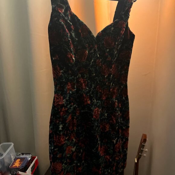 Size 9 dark velvet floral mini dress - Picture 2 of 5